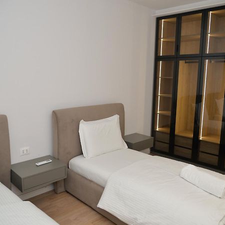 Hera Tirana Suite Deluxe Bagian luar foto
