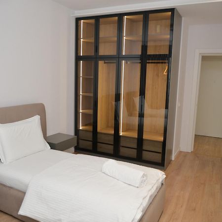 Hera Tirana Suite Deluxe Bagian luar foto