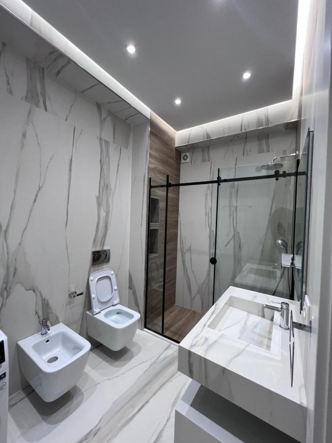 Hera Tirana Suite Deluxe Bagian luar foto