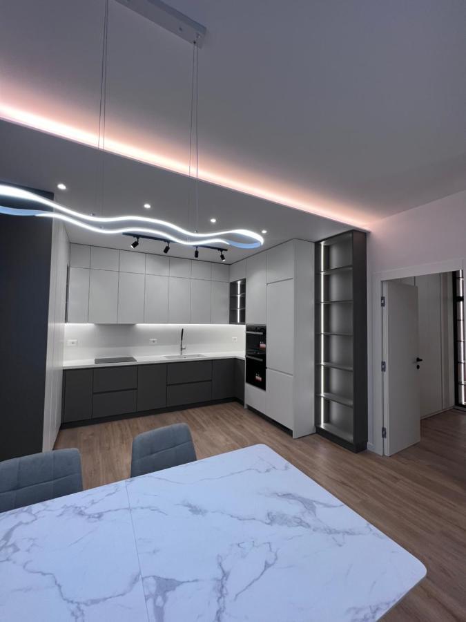 Hera Tirana Suite Deluxe Bagian luar foto