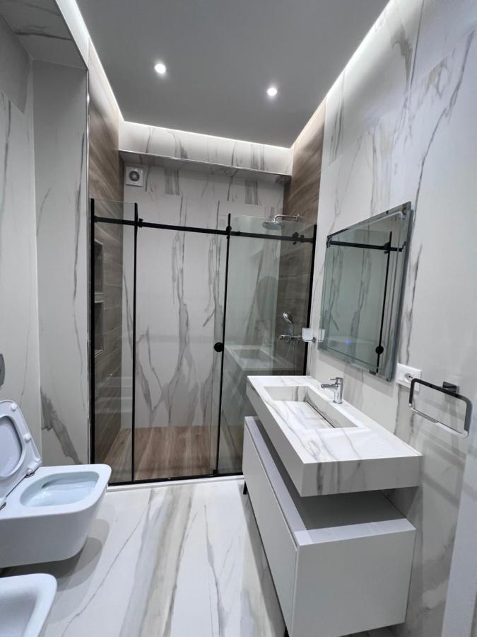 Hera Tirana Suite Deluxe Bagian luar foto