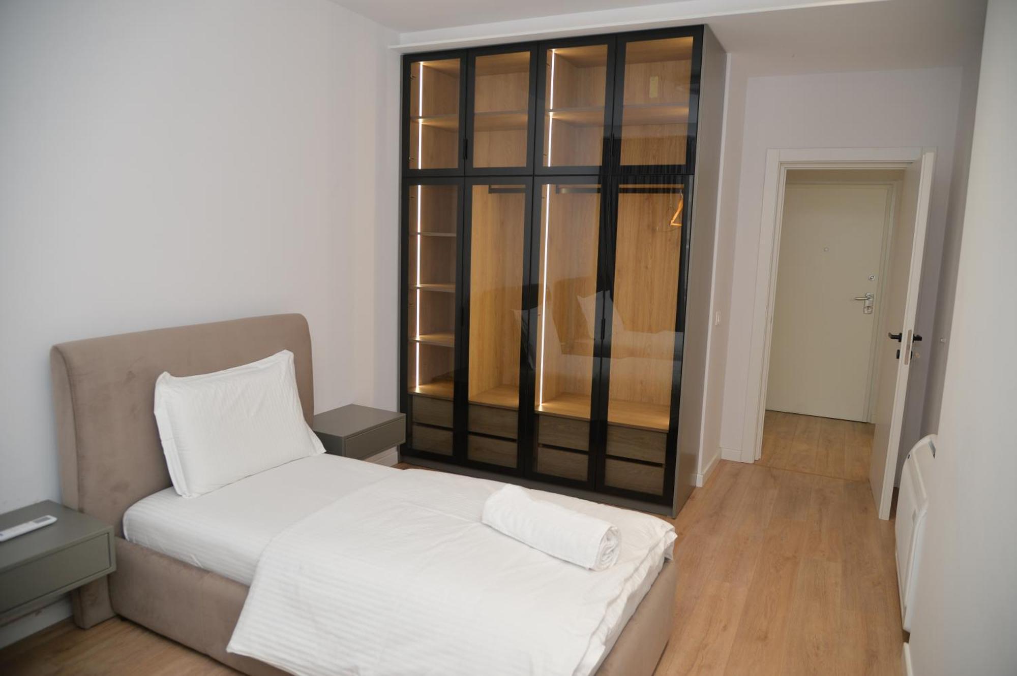Hera Tirana Suite Deluxe Bagian luar foto