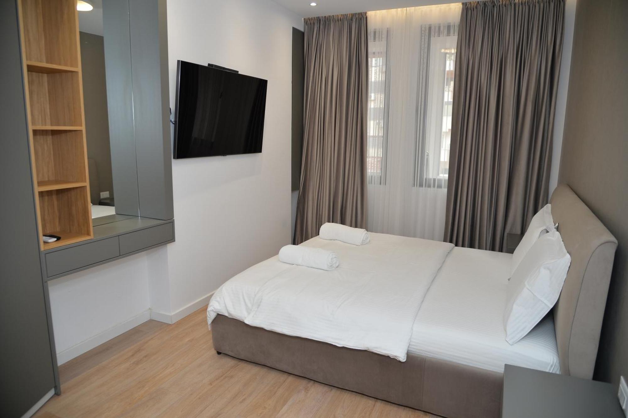 Hera Tirana Suite Deluxe Bagian luar foto
